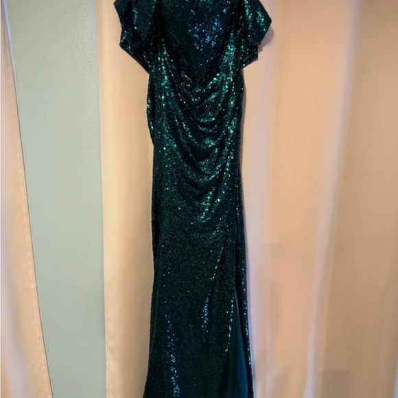 Stunning Sherri Hill emerald prom dress - Picture 6 of 6